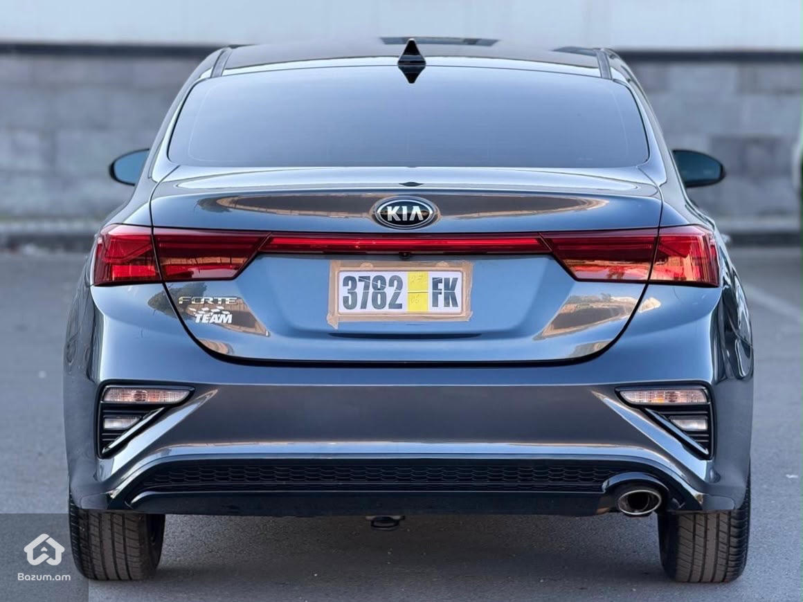 Kia Forte - image 15