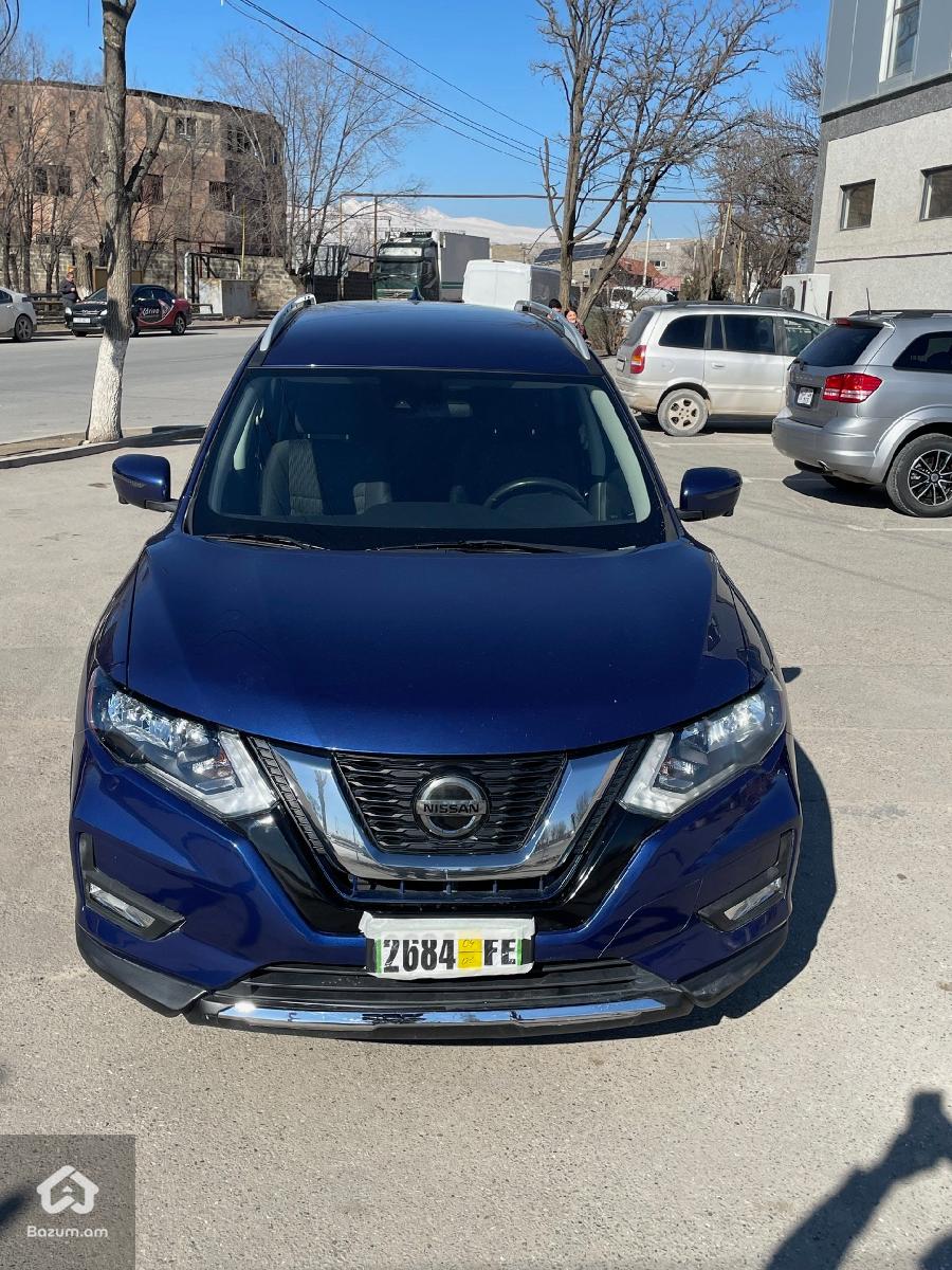 Nissan Rogue - image 1
