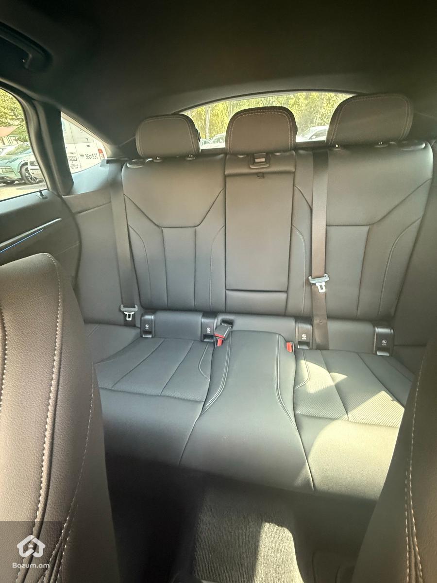 Bmw i4 edrive35 - image 9