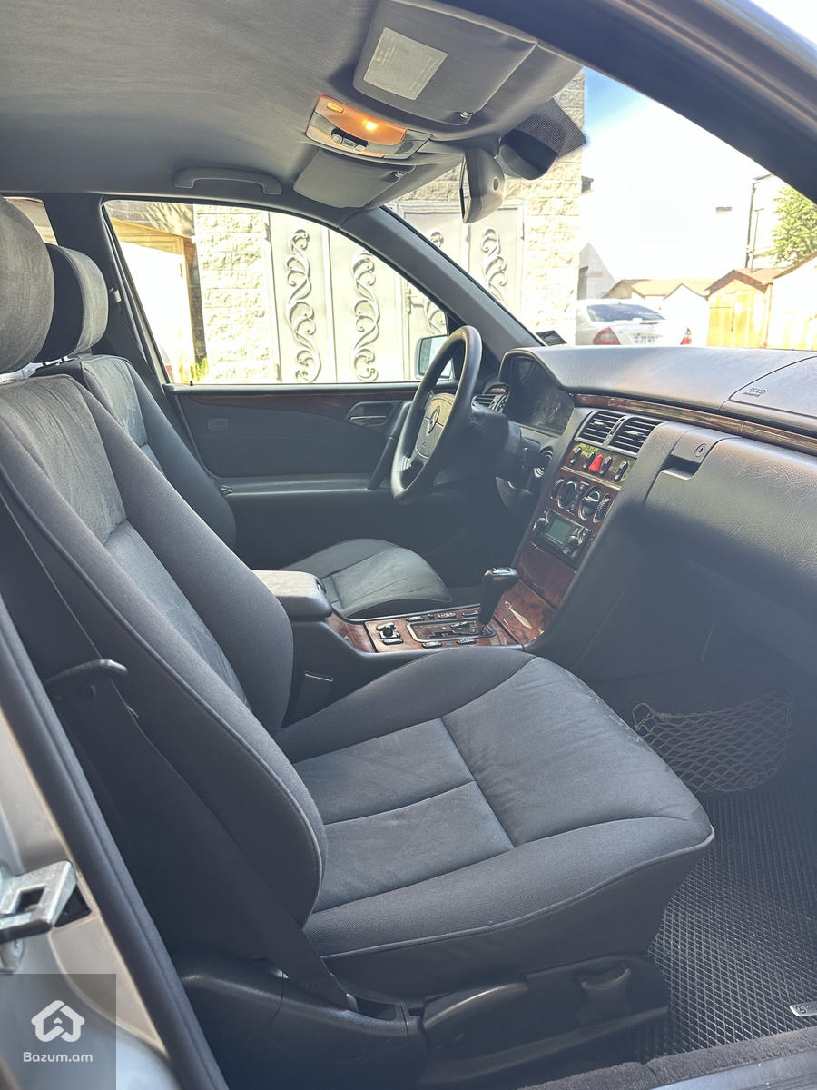 Mercedes E240 Japan - image 10