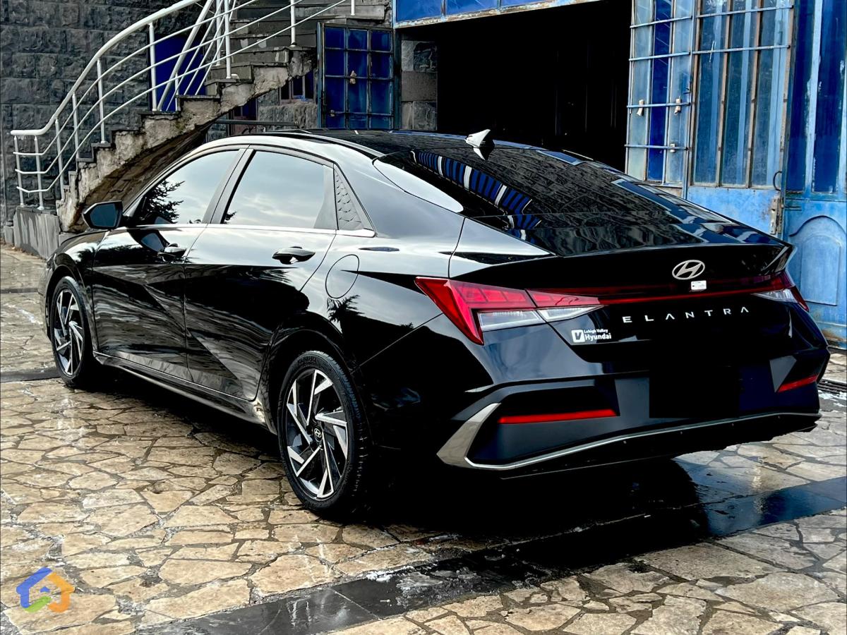 Hyundai Elantra - image 7