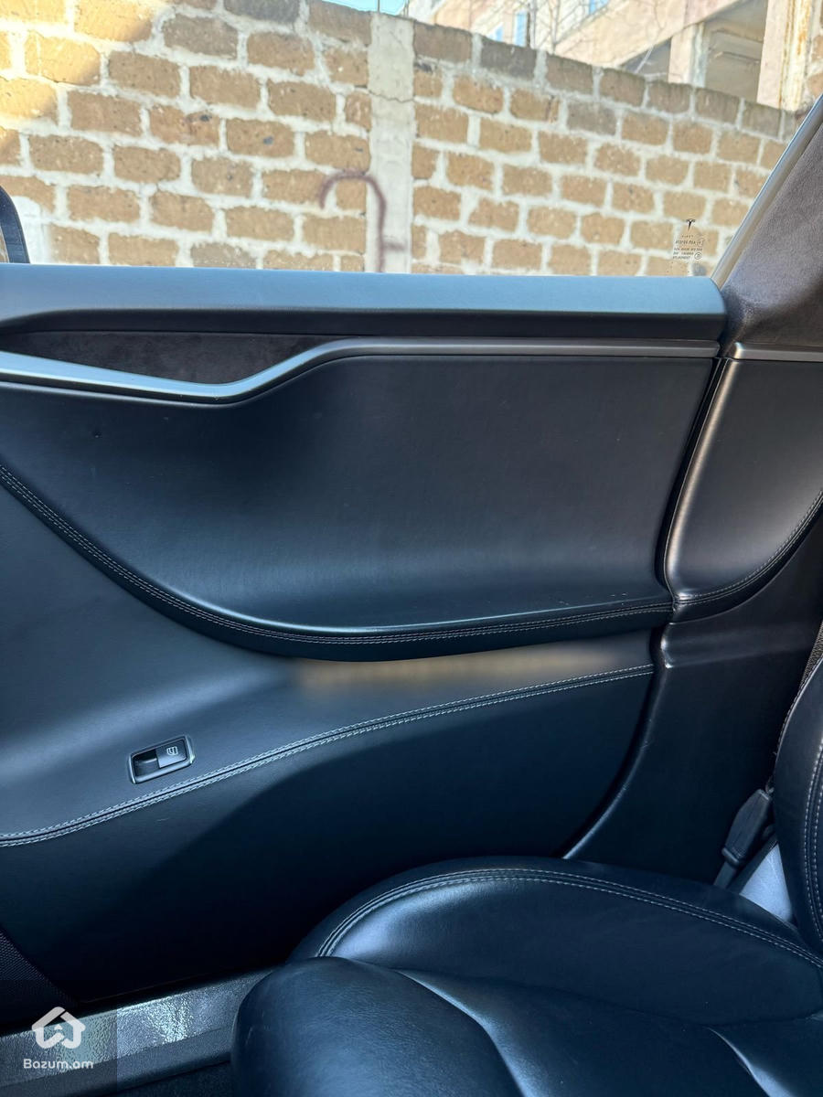 Tesla Model S Long Range Dual Motor - image 17