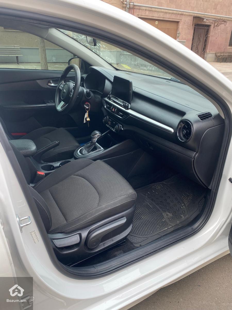 Kia Forte LXS - image 6