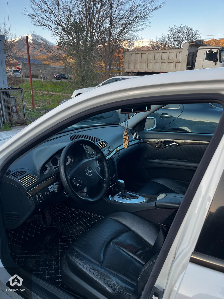 Mercedes Benz w211 - image 4