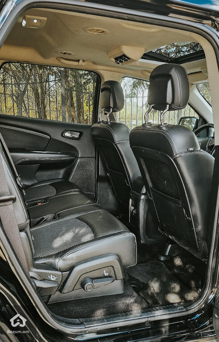 Dodge journey Crossroad - image 7
