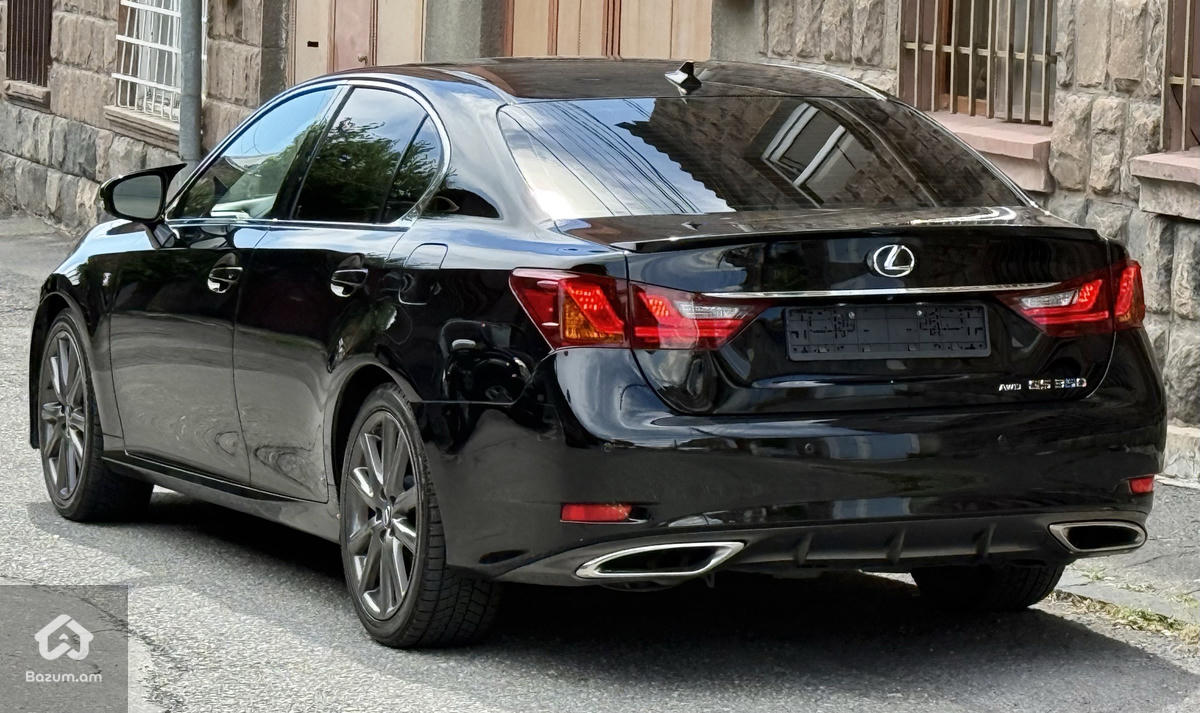 Lexus GS F sport - image 3