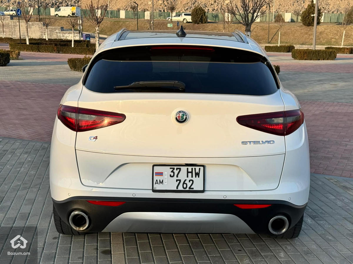 Alfa Romeo Stelvio - image 6