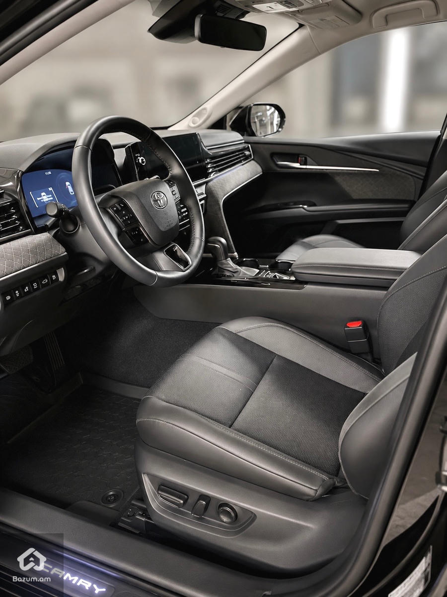 Toyota Camry - image 2