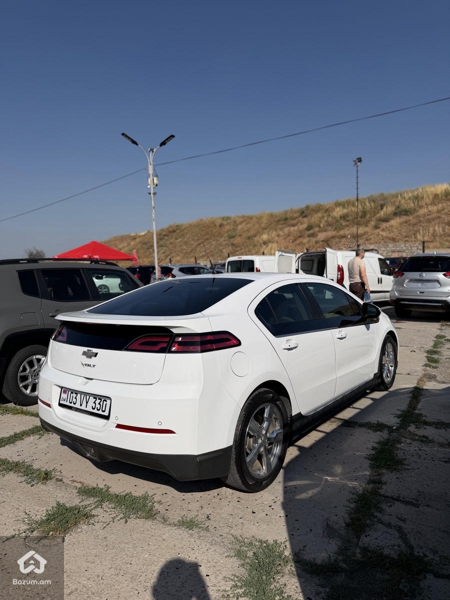 CHEVROLET VOLT 2013 - image 4