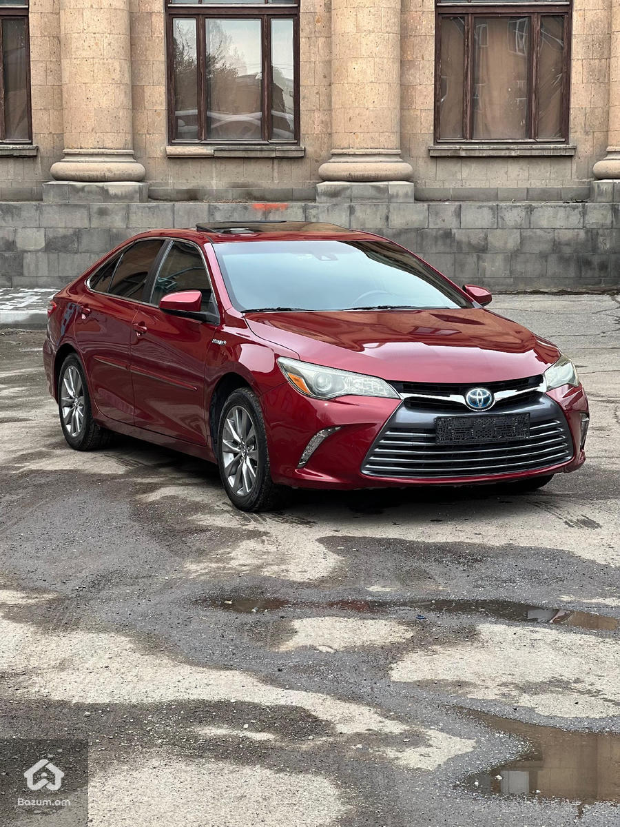 Toyota Camry hybrid - image 2