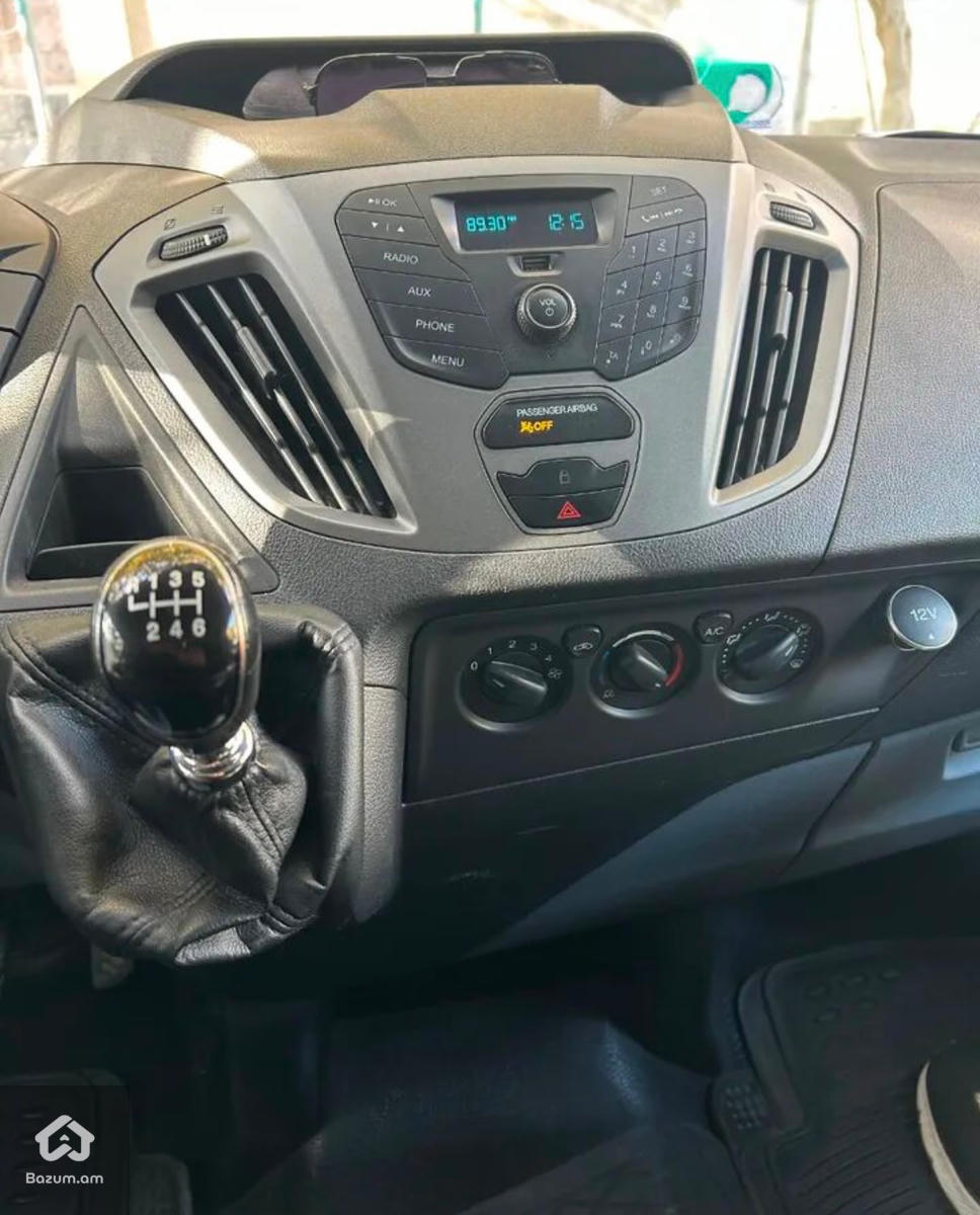 Ford Transit - image 5