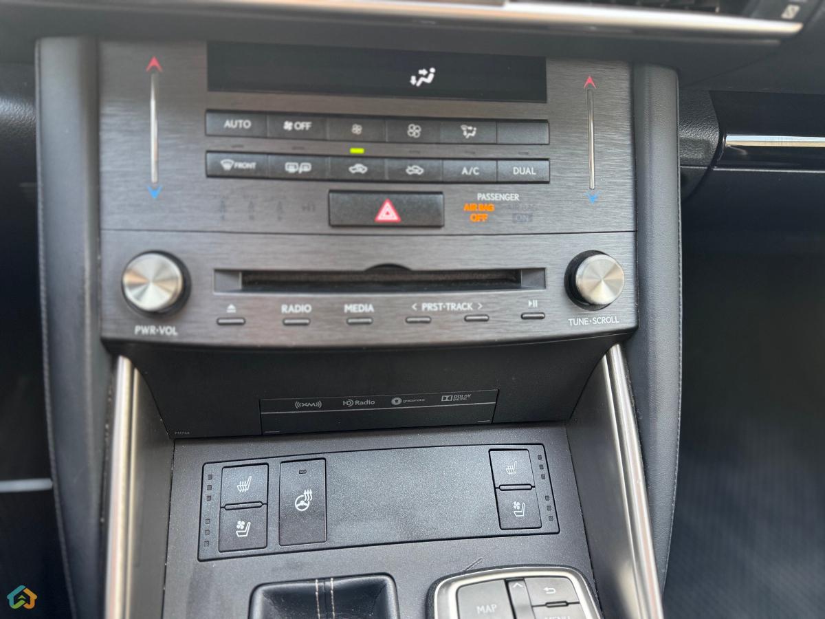 Lexus is 300 3.5 AWD - image 11