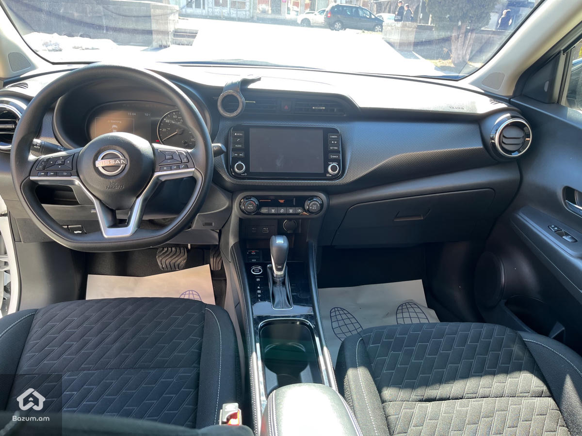 Nissan Kicks SV - image 9