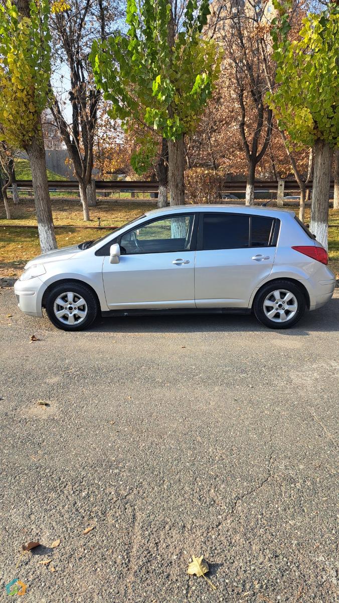 Nissan Versa - image 4