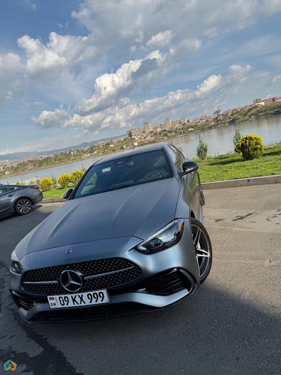 Mercedes-Benz c300 AMG Line - image 3