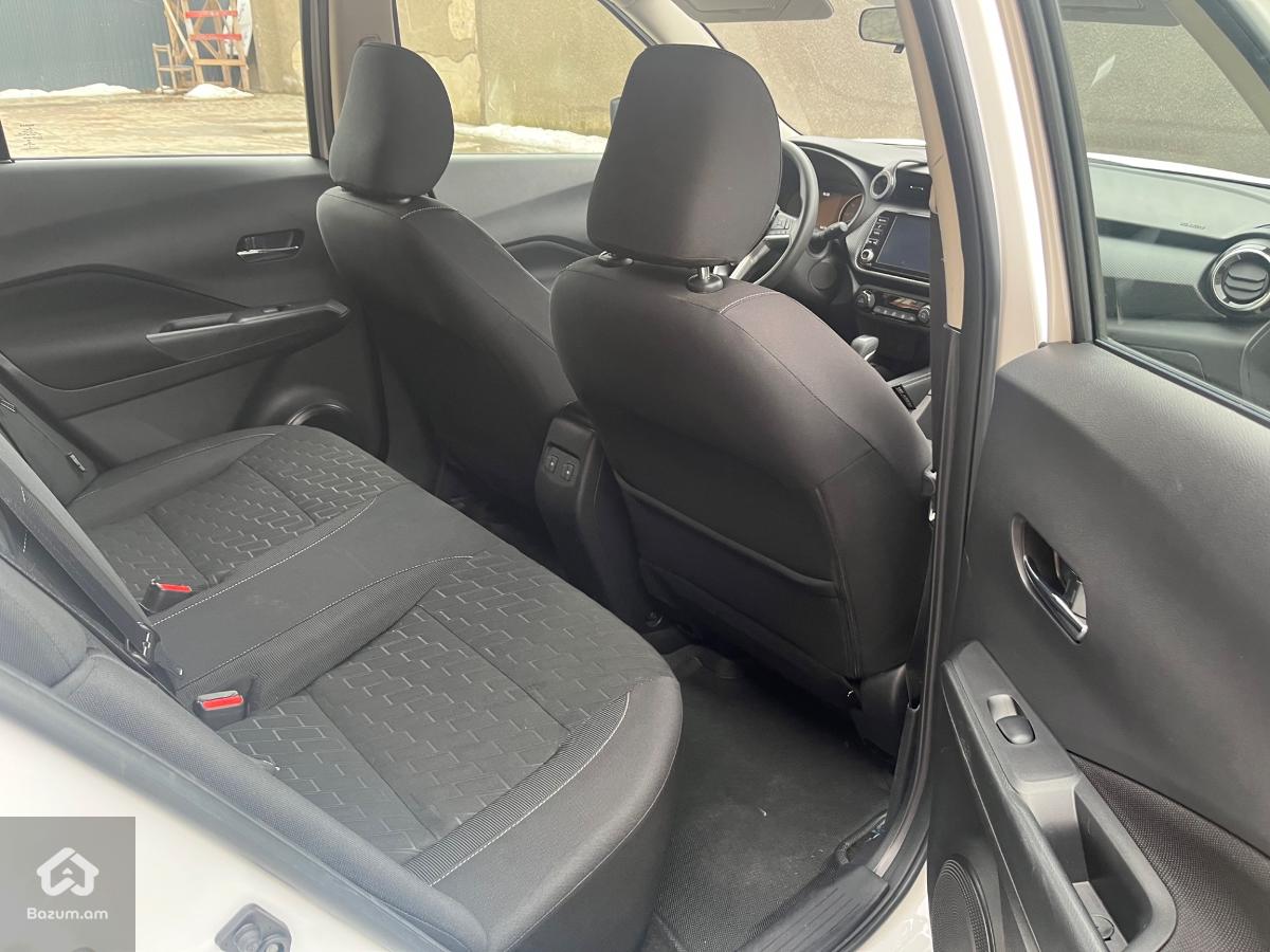 Nissan Kicks SV - image 12