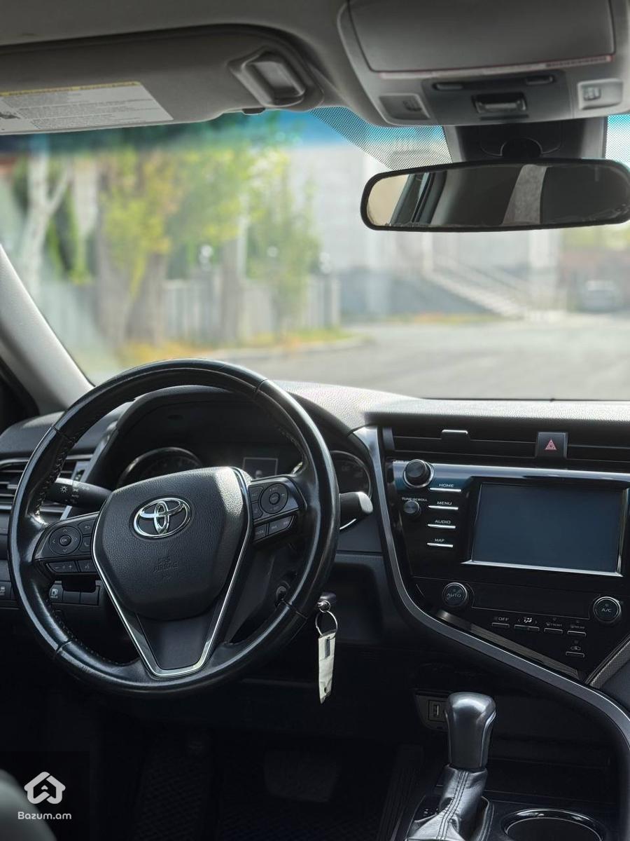 Toyota Camry SE  - image 8