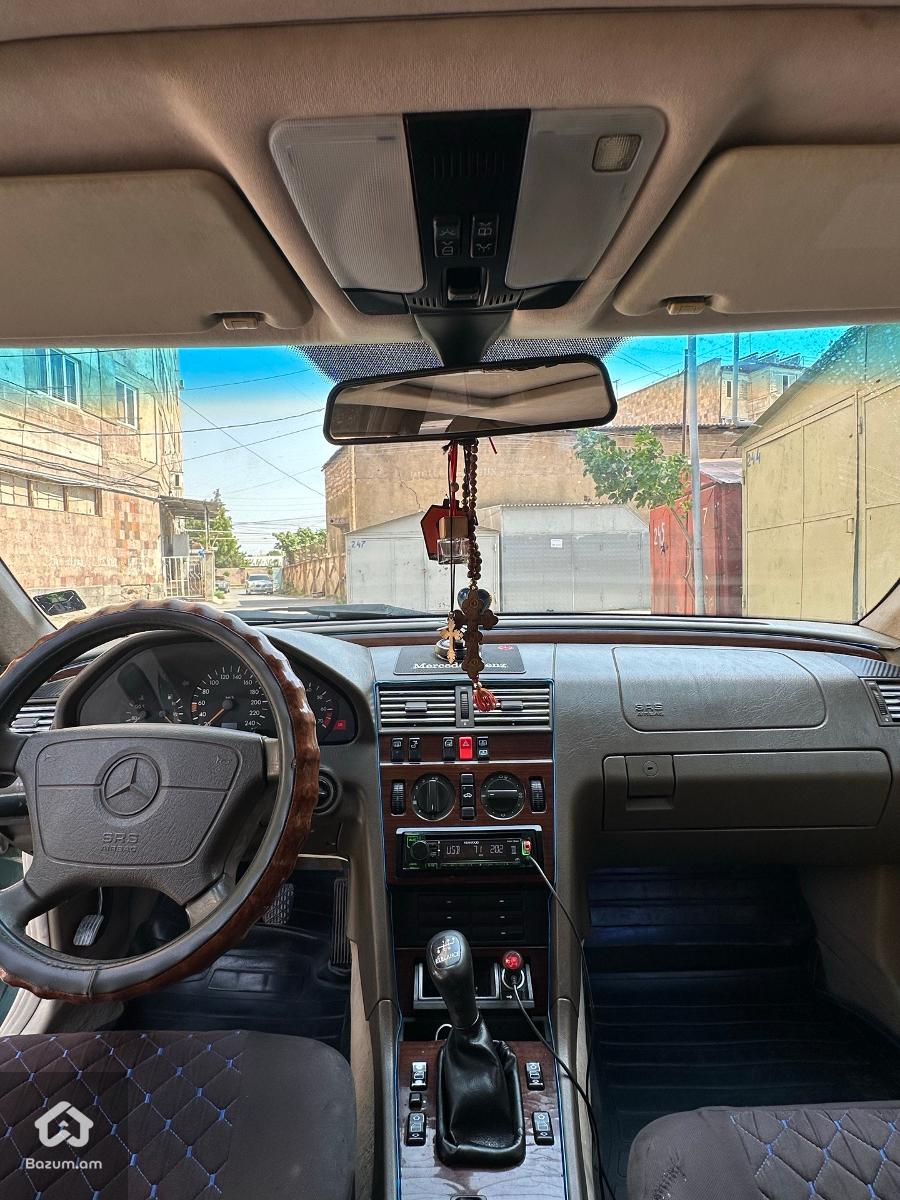 Mersedes Benz  - image 8