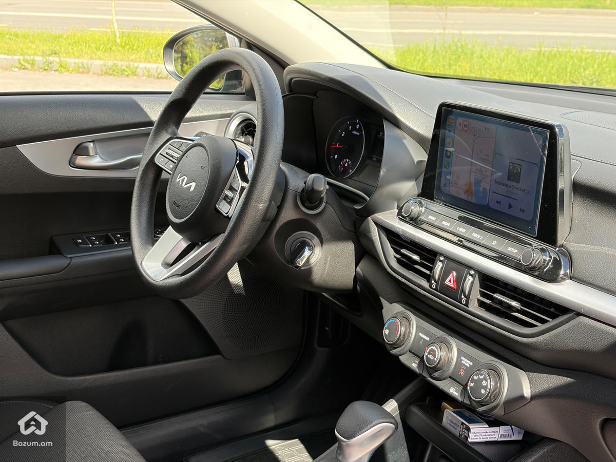 Kia Forte - image 4