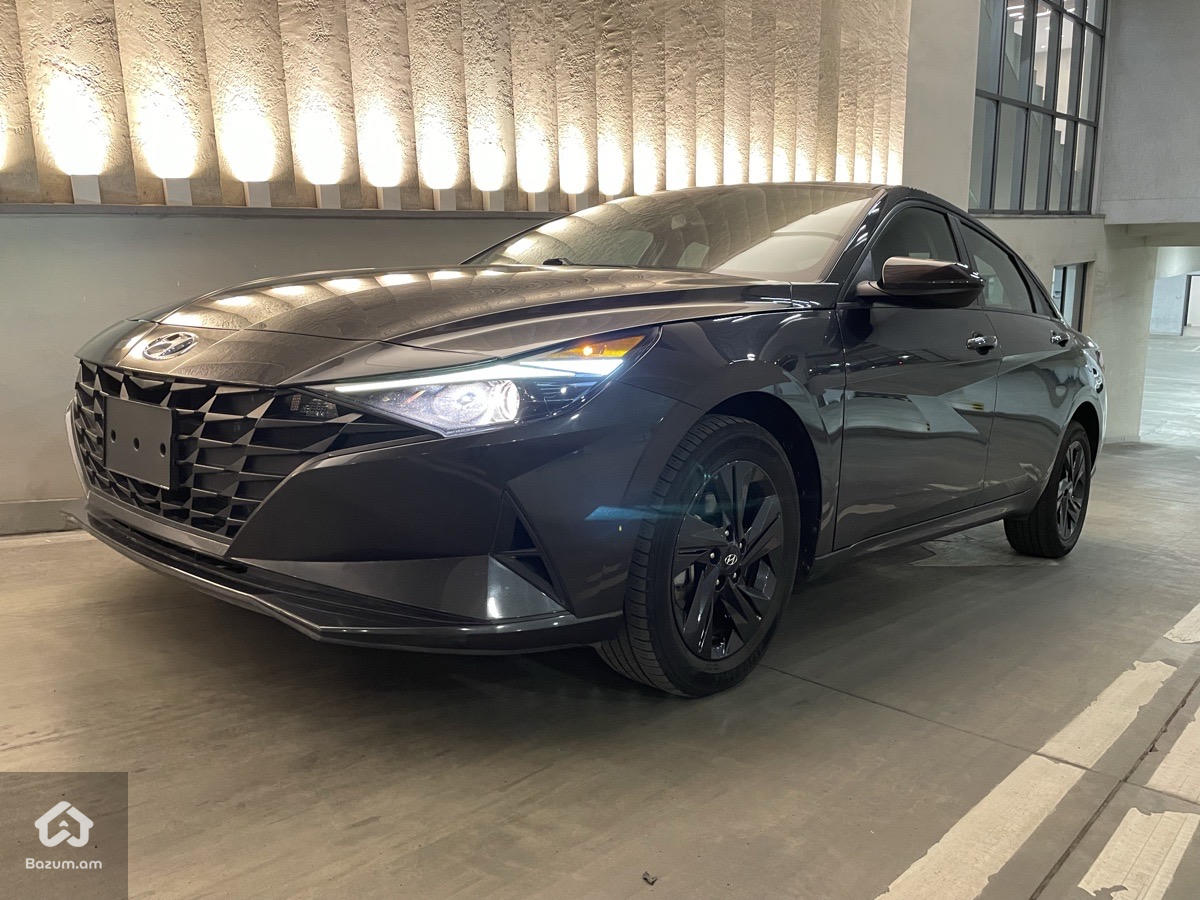 Hyundai Elantra  - image 3