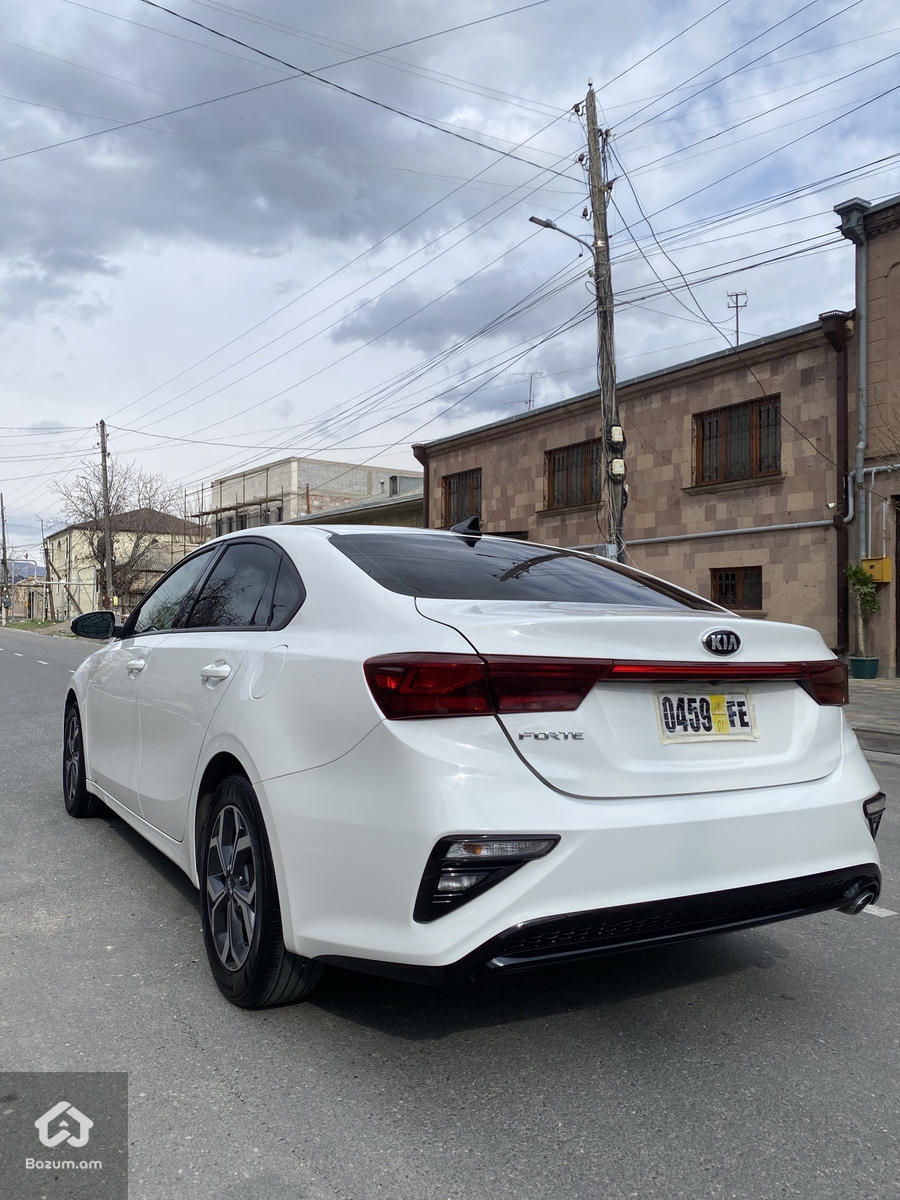 Kia Forte LXS - image 4