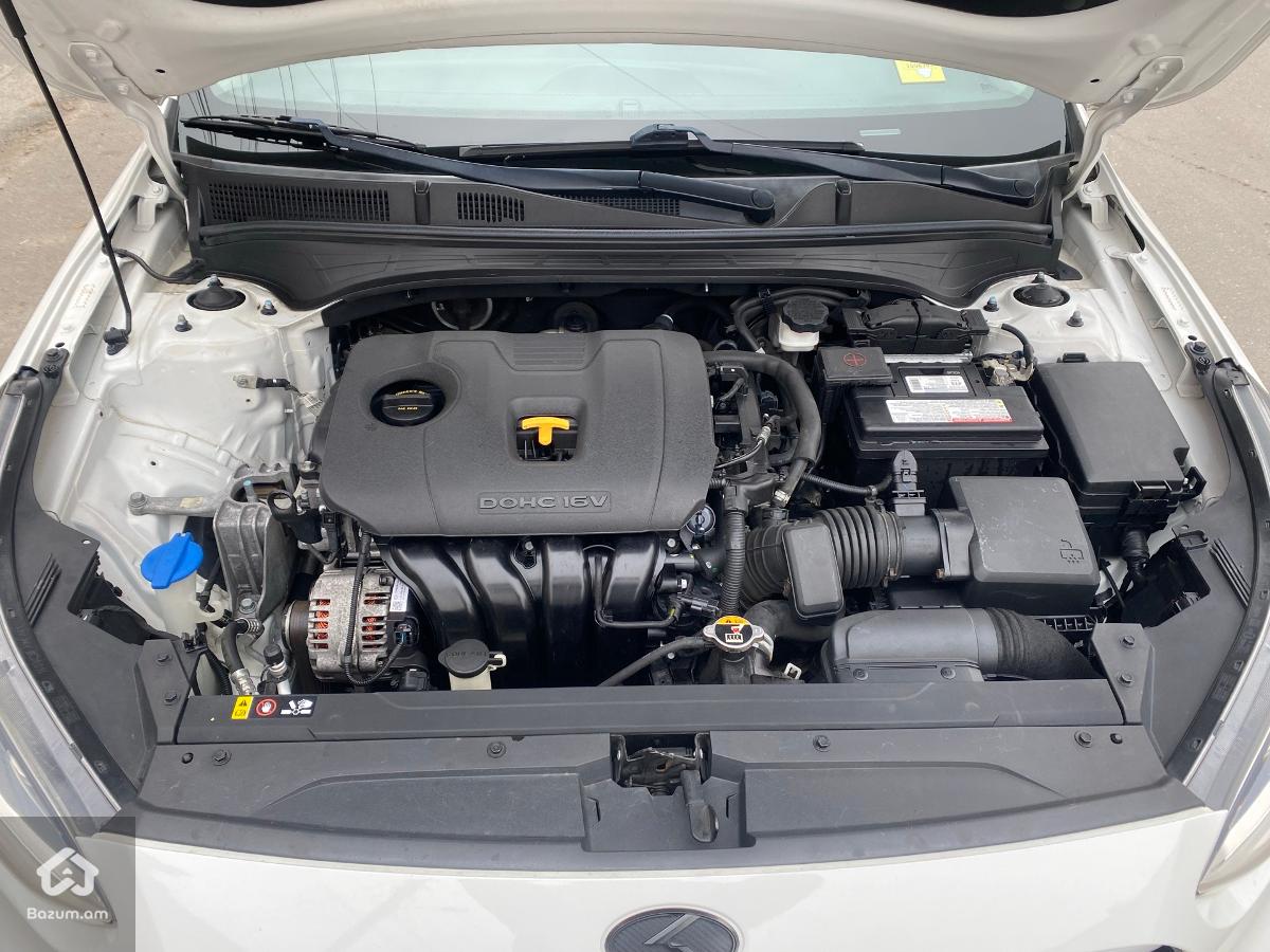 Kia Forte LXS - image 9