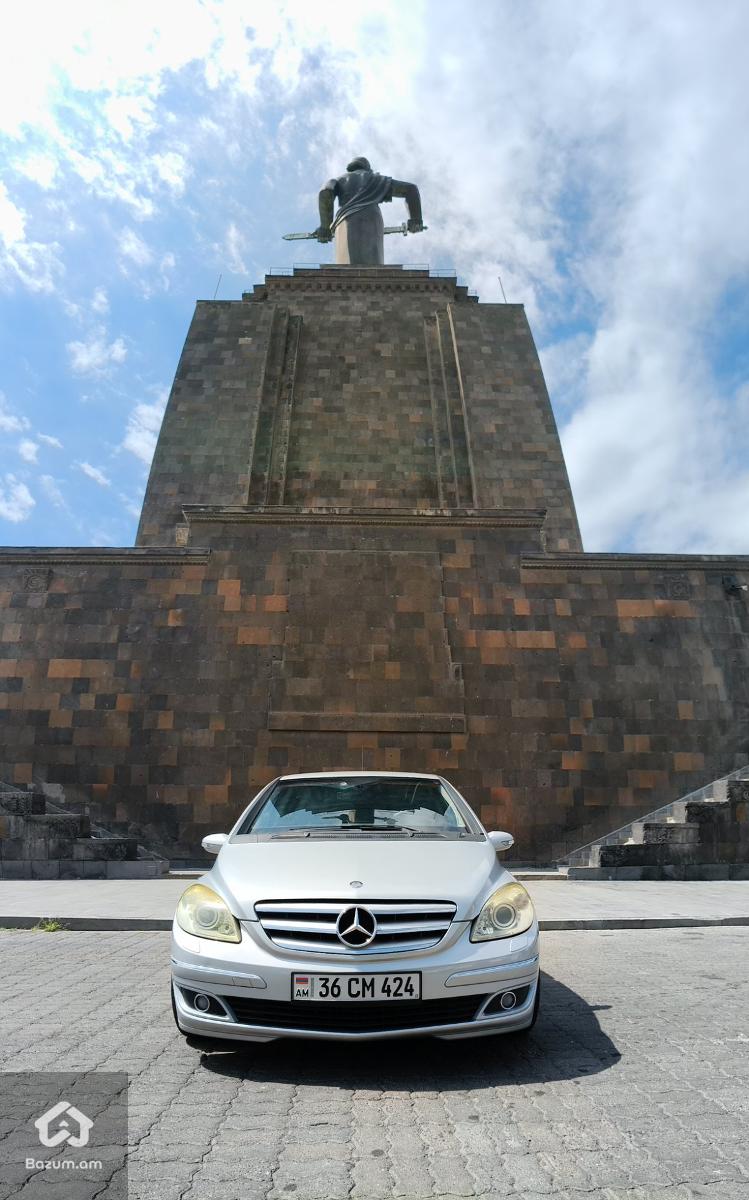 Mercedes-benz - image 2