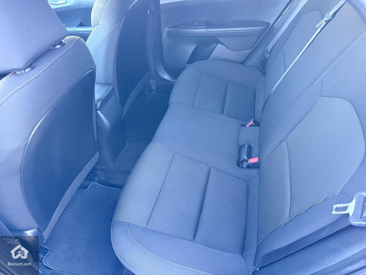 Kia Forte - image 25