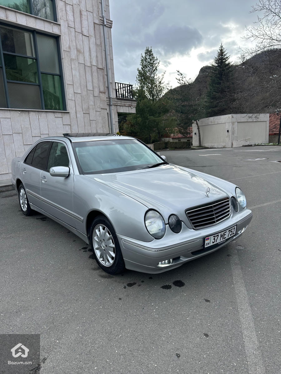 Mercedes Benz E320 - image 8