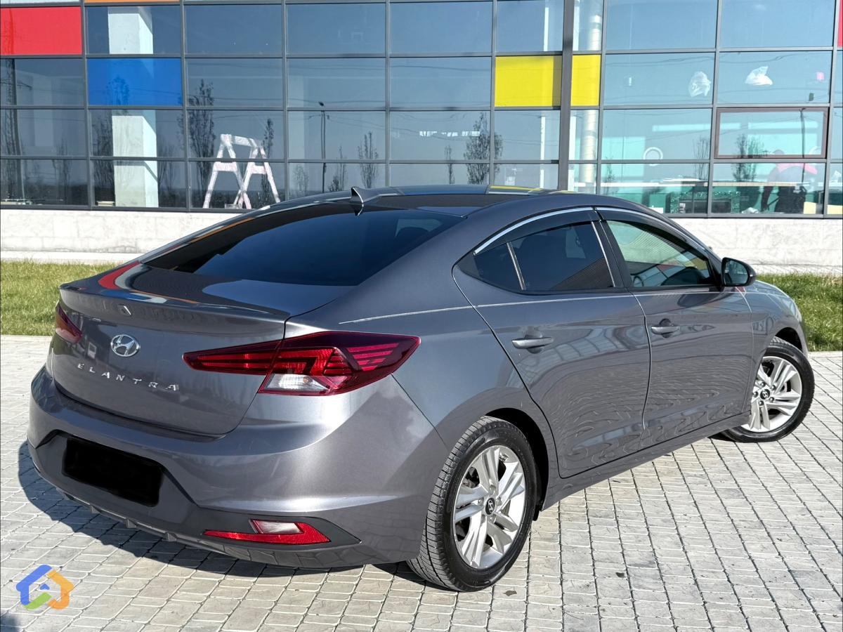 Hyundai Elantra - image 6