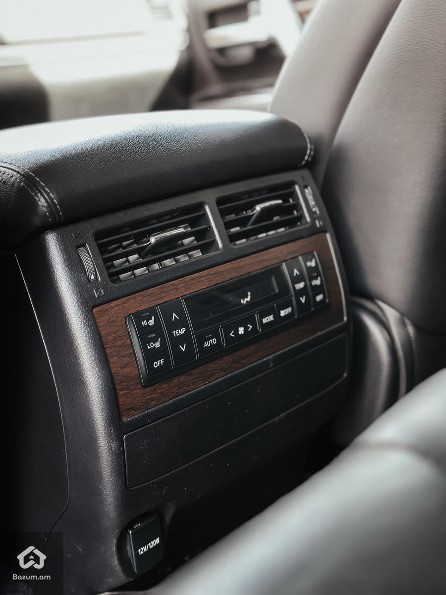 Toyota Land Cruiser 200 - image 7