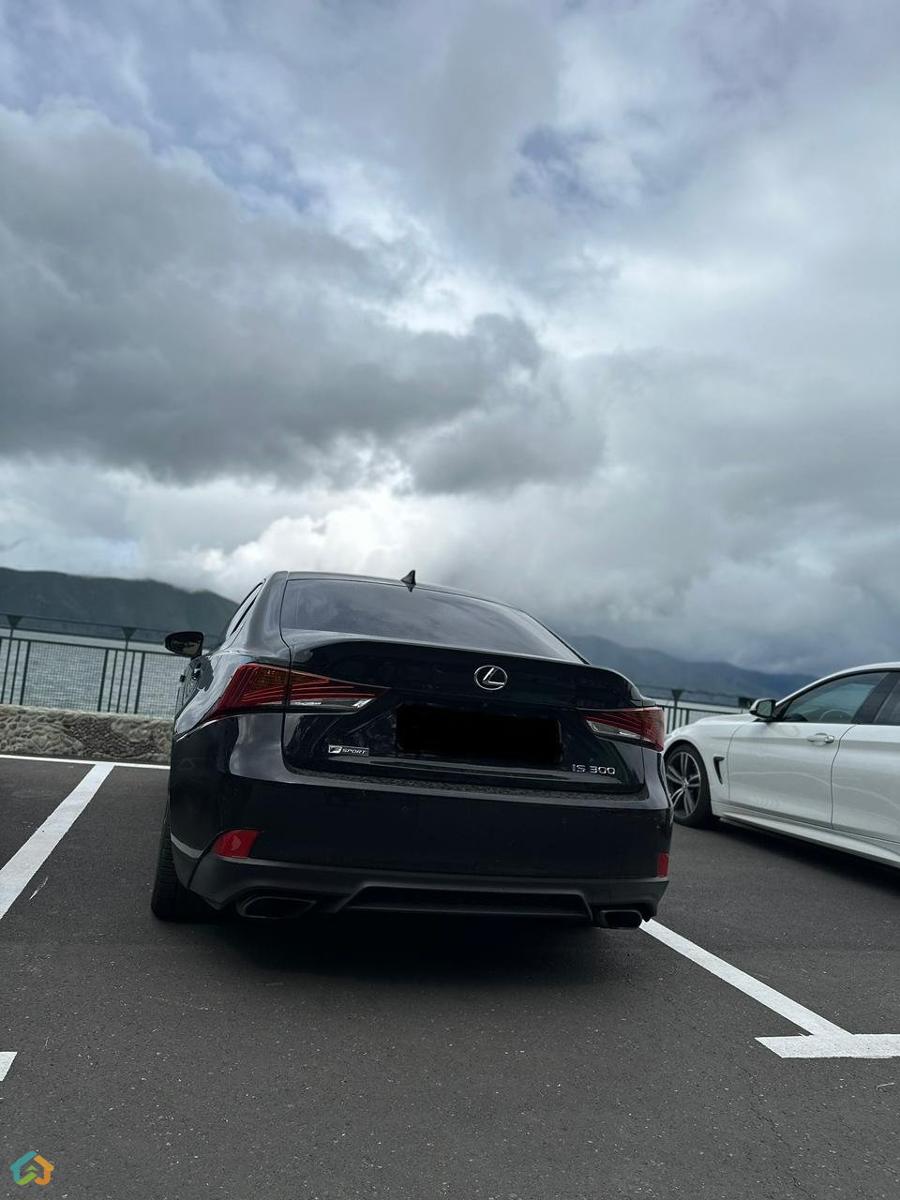 lexus is f-sport - image 3