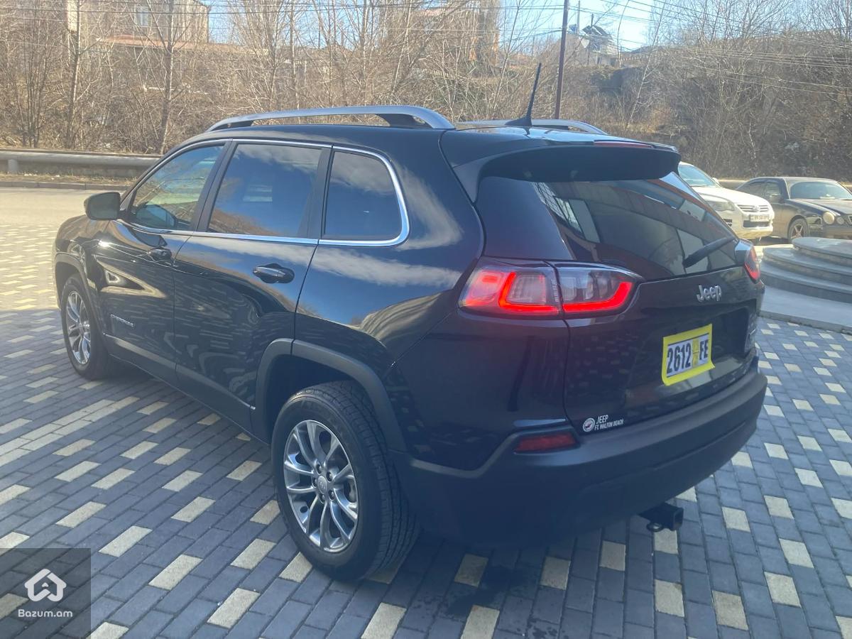 2020 Jeep Cherokee, Latitude Plus - image 3