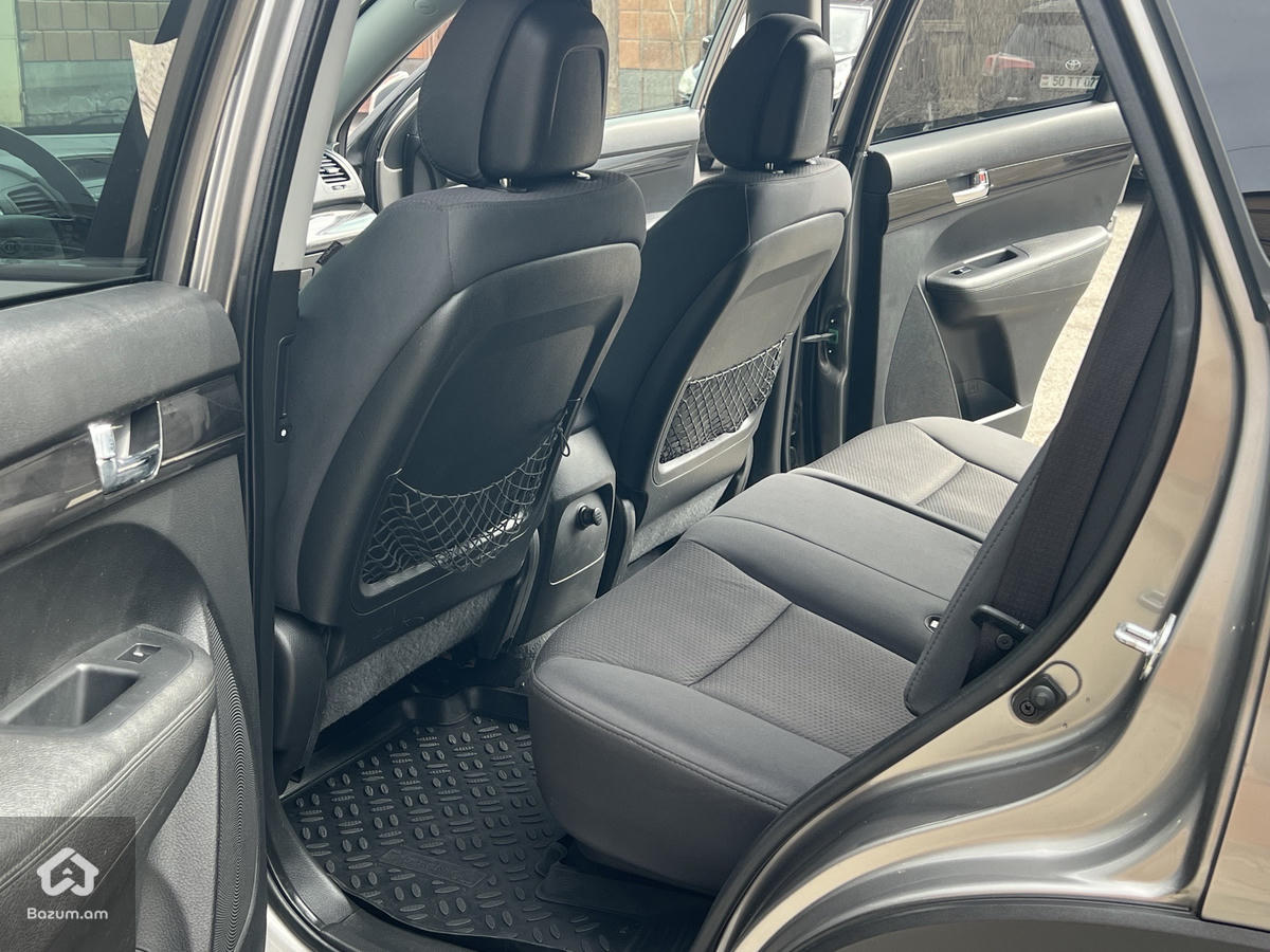 Kia Sorento 2011 - image 10