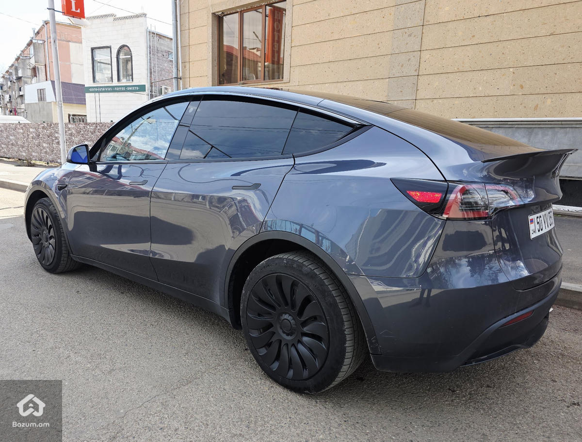 Tesla Model Y 2023 Dual Motor - image 2