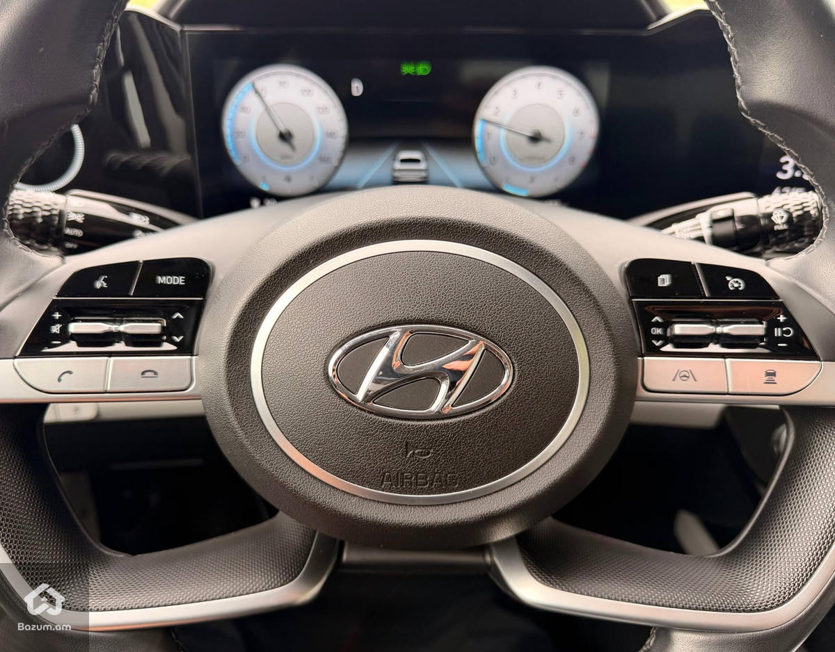 Hyundai Elantra Limited - image 13