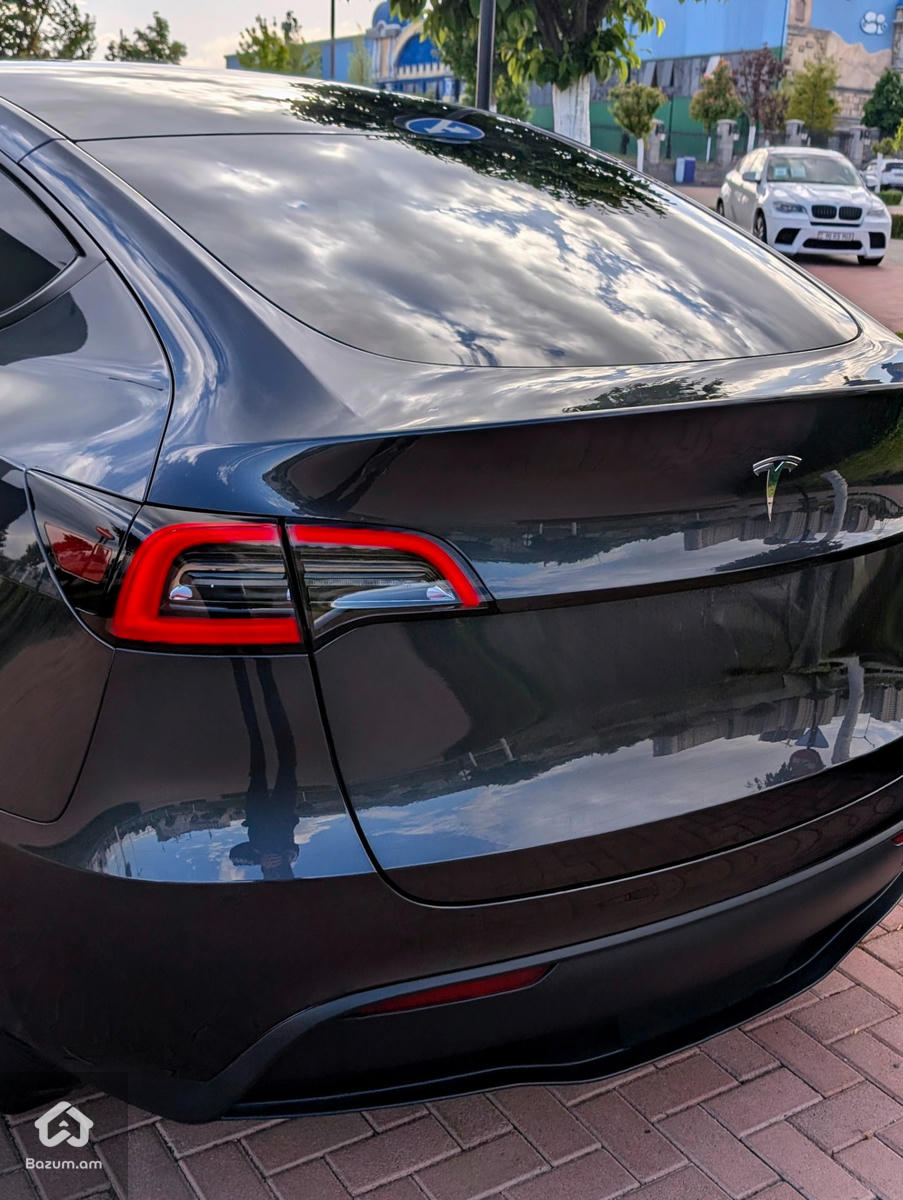 Tesla Model Y Long Range RWD  - image 4