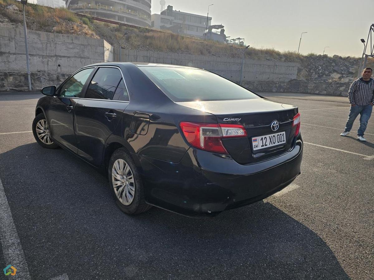 Toyota Camry - image 6