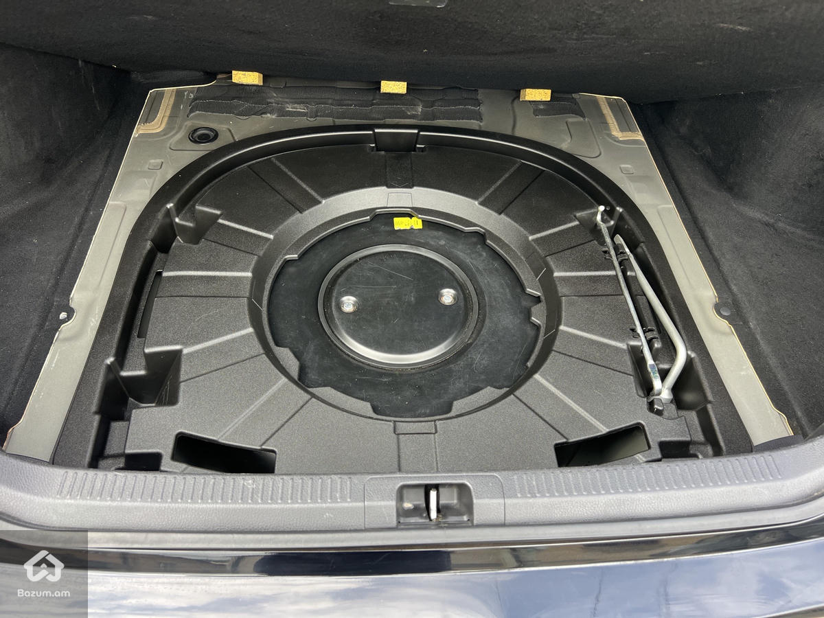 Toyota Camry 2018 Japan - image 11