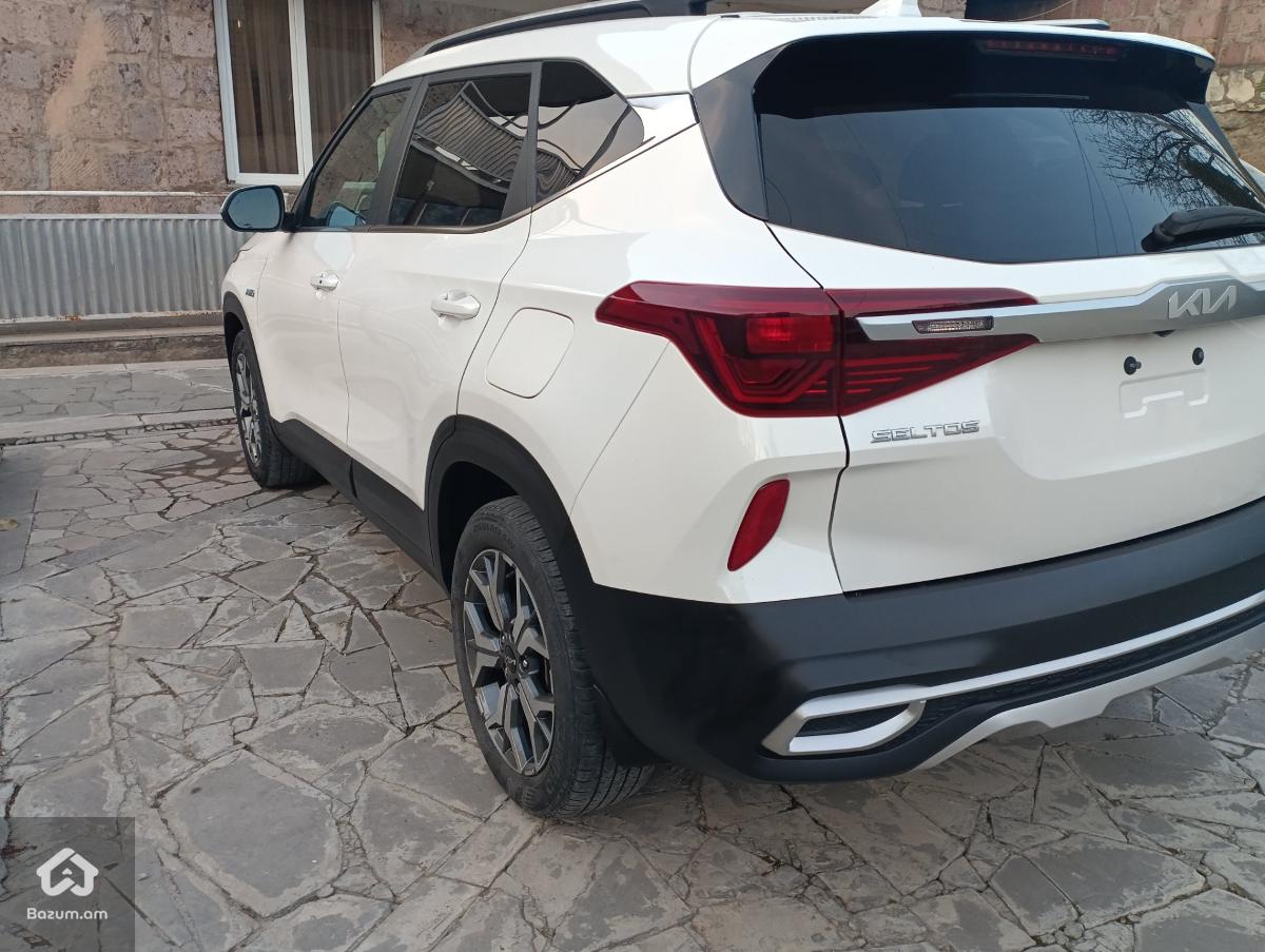 Kia Seltos EX - image 5