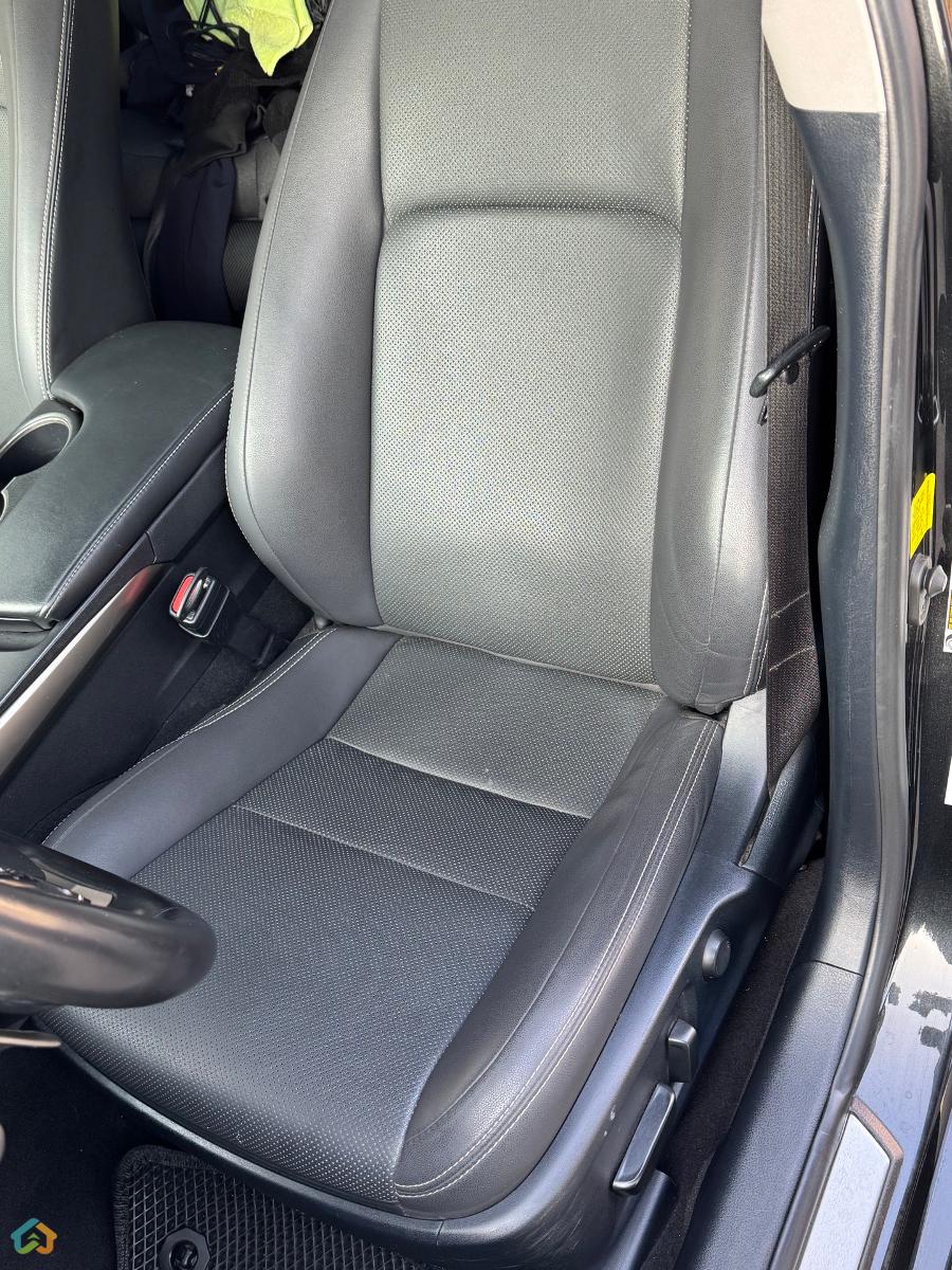 Lexus is 300 3.5 AWD - image 8