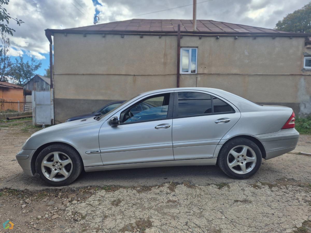 Mercedes benz w203 - image 3