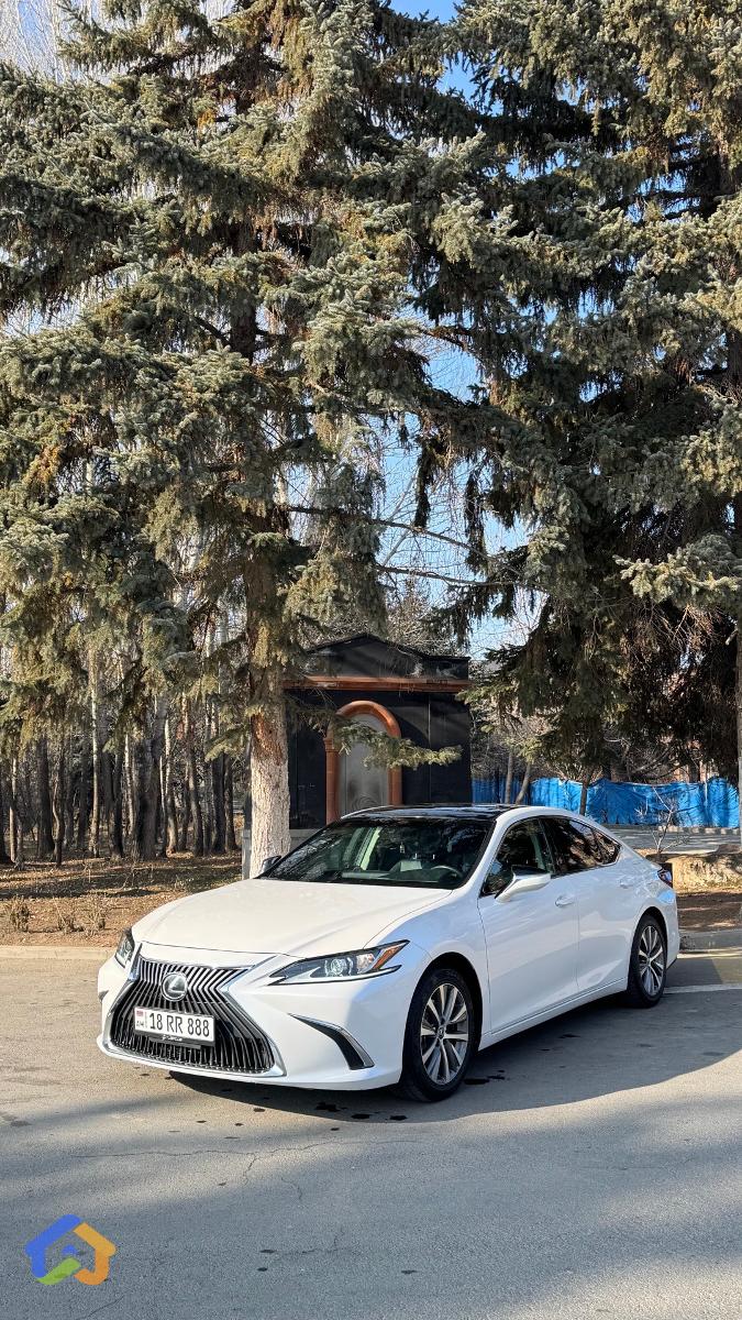 LEXUS ES350 - image 1