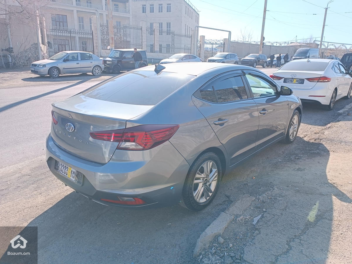 HYUNDAI ELANTRA  - image 3