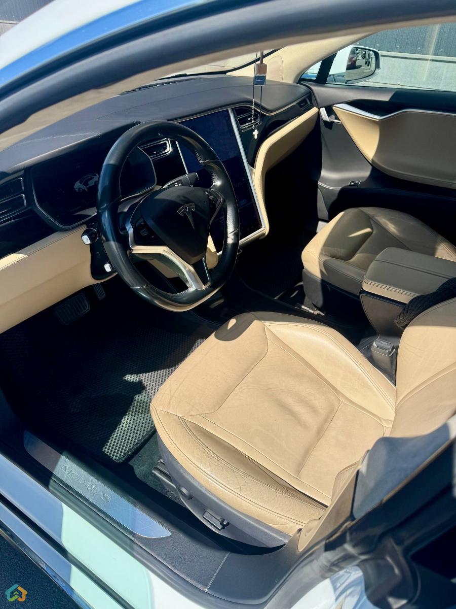 Tesla Model S 2015 70D - image 1