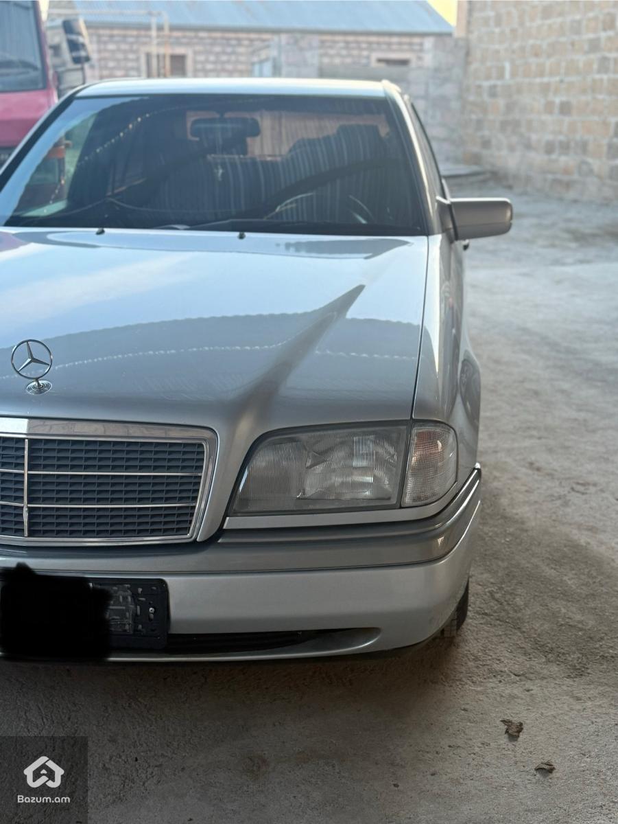 Mercedes benz c180 - image 3