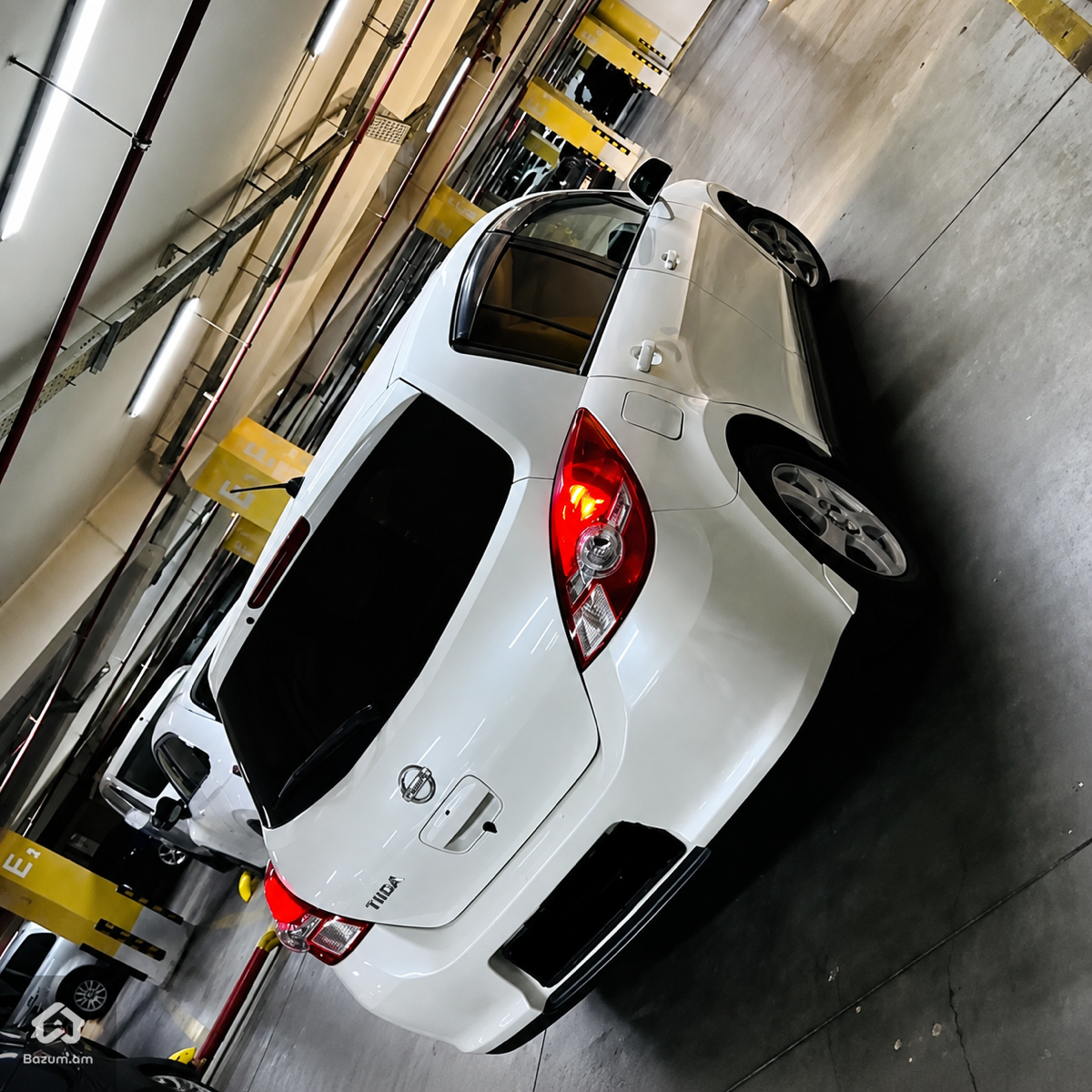 Nissan Tiida 2009 - image 3