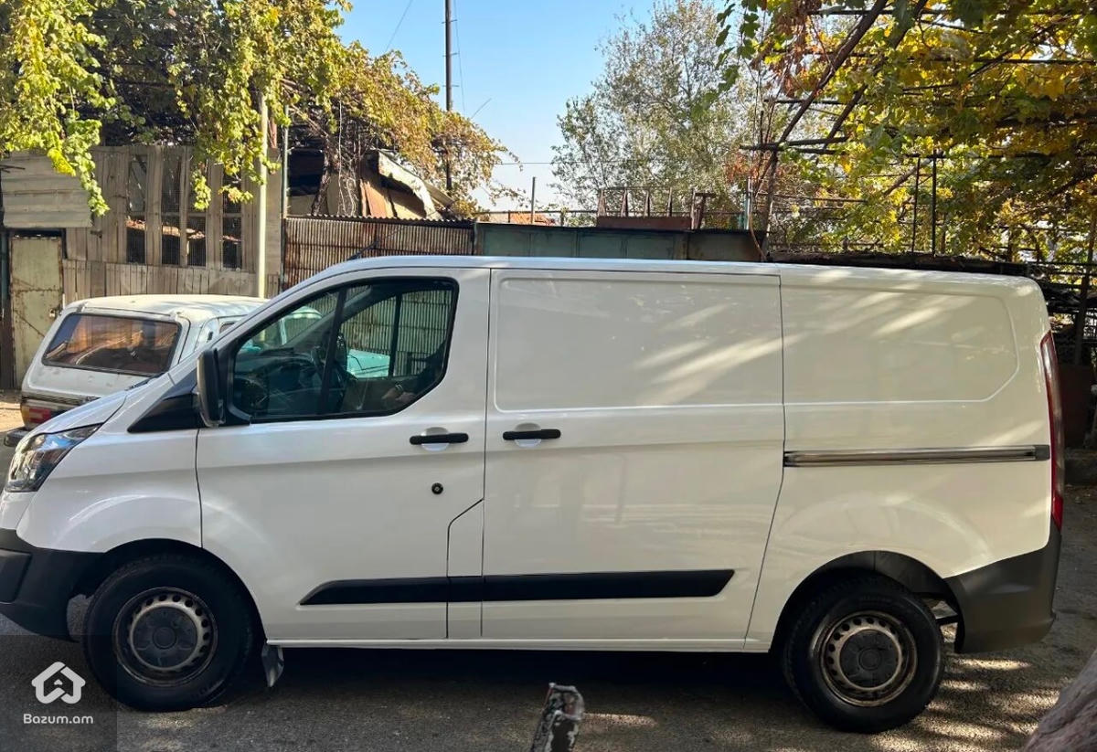 Ford Transit - image 2