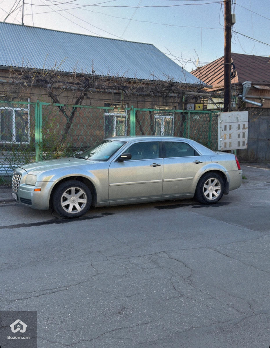 Վաճառվում է Chrysler 300 - image 4