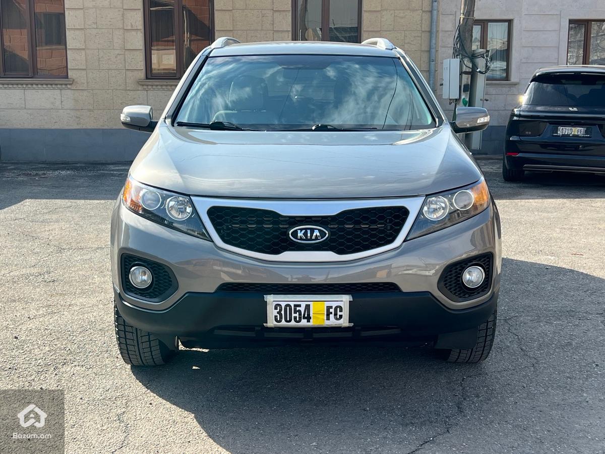 Kia Sorento 2010 - image 1